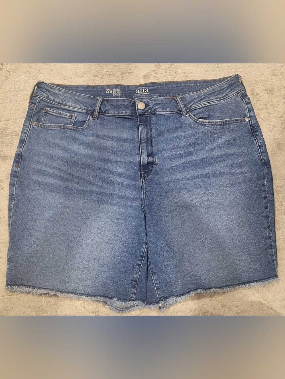 a.n.a Women’s 22W Highrise Blue Denim Midi Shorts NWOT